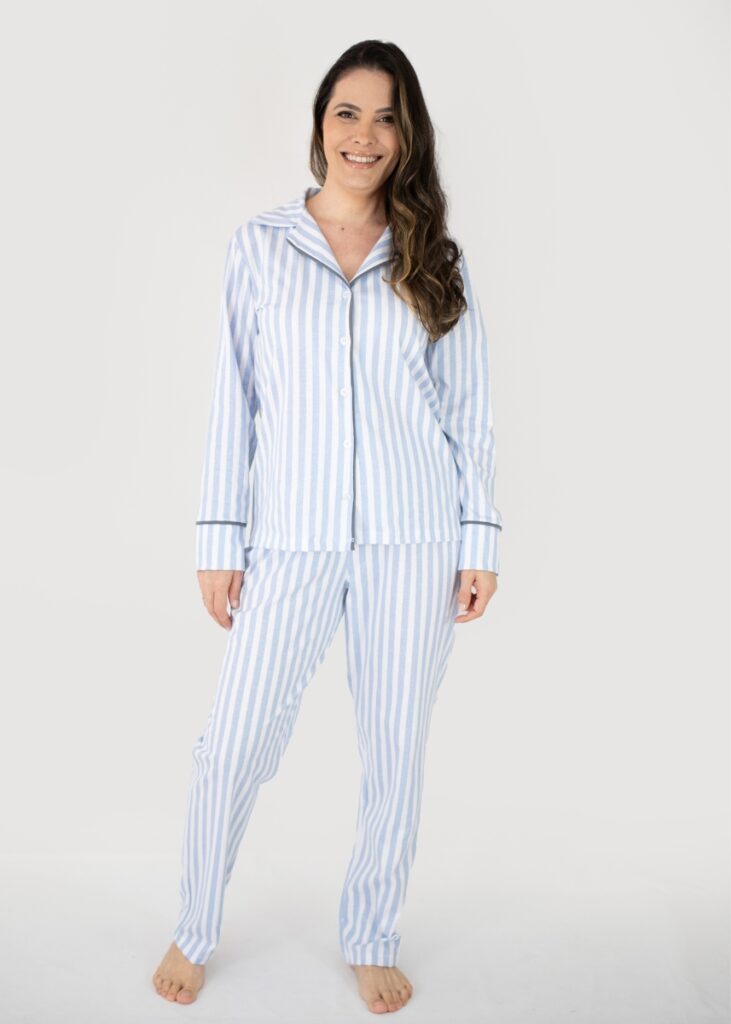 pijama americano manga longa em algodão com estampa de listras azul claro. Marca: Piante pijamas